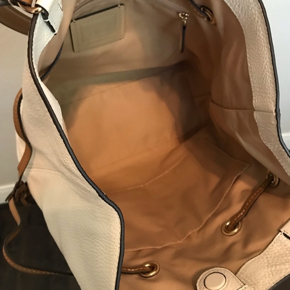 Coach Andy tote with horse and carriage - Picture 8 of 16